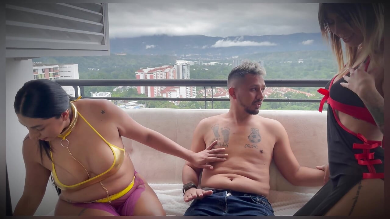 側室同士の激しい競争が、私の乳と王国を奪う