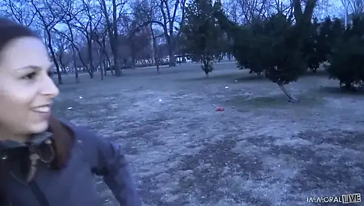 Anissa Kate и Antonia Sainz ублажают друг друга и счастливый мужик