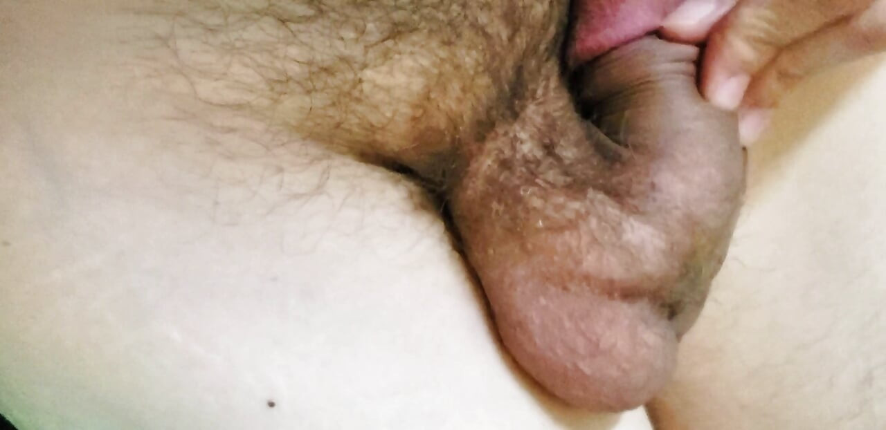 내 자지를 접고 내 부하를 날려 버린 동안 널 쳐다보게 해