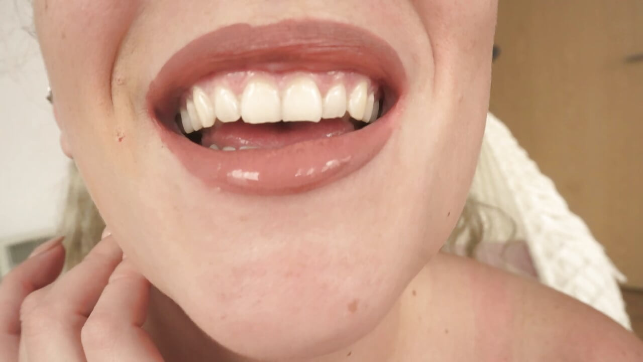 Giantess Sets a Tiny Trap