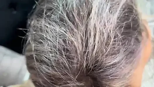Cewek nakal rambut pirang ini nyepong kontolku dengan nikmat dan minta aku ngentot memeknya habis-habisan.