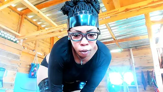 Rollenspiel, alien-Frau mit dickem Arsch landet auf der Erde ...