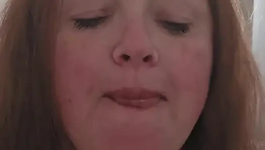 Eis zu essen, kann sehr sexy sein