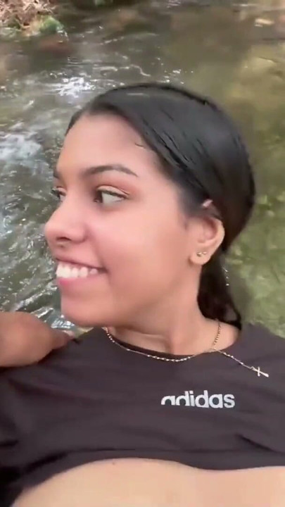 ue dia tan aburrido hoy, aprovecho para divertirme con el sexi y latino culo de mi cachonda hermanastra | Clip 1