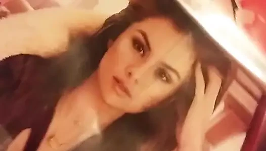 Selena Gomez'e boşalma övgüm