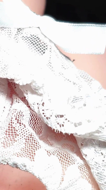 「超接写 - 処女マンコ初セックス、最高の接写 - ASMR」からの魅惑的な瞬間