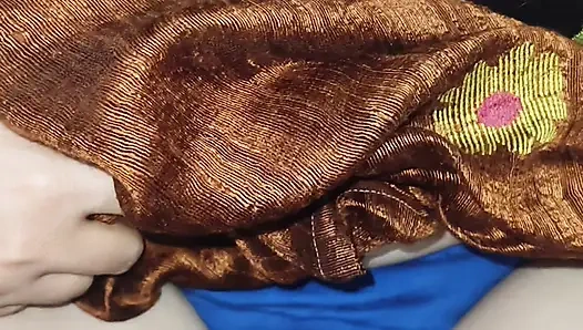 Hot indian bhabhi sex with her old college friend and give him great blowjob.