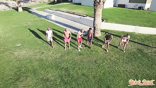 Ricky'nin tatil köyü bölümü