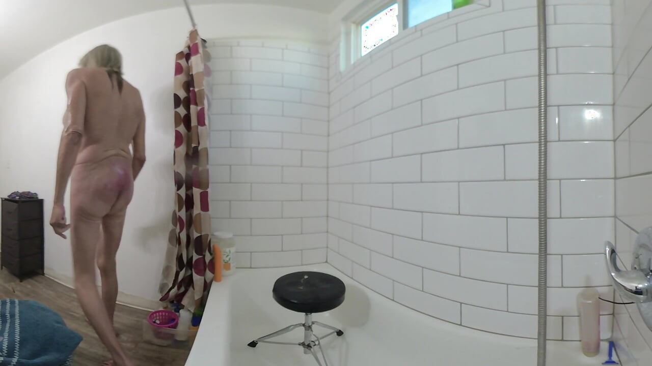 Lizzy Yum Behind the Scenes Interviews Exclusive Interview STATUS UPDATE 2