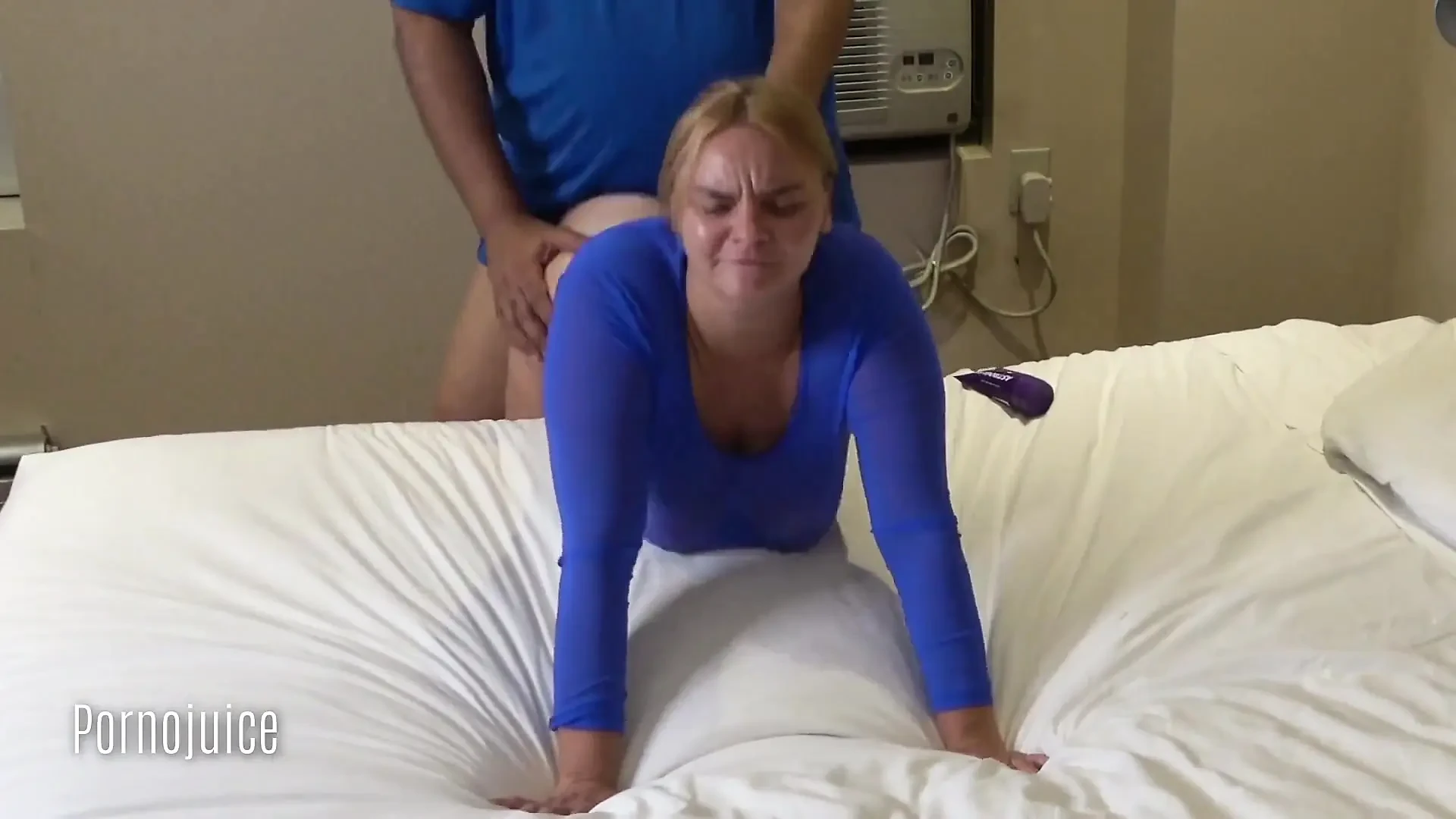 Tonya The Blonde 主演 Tonya Sinn