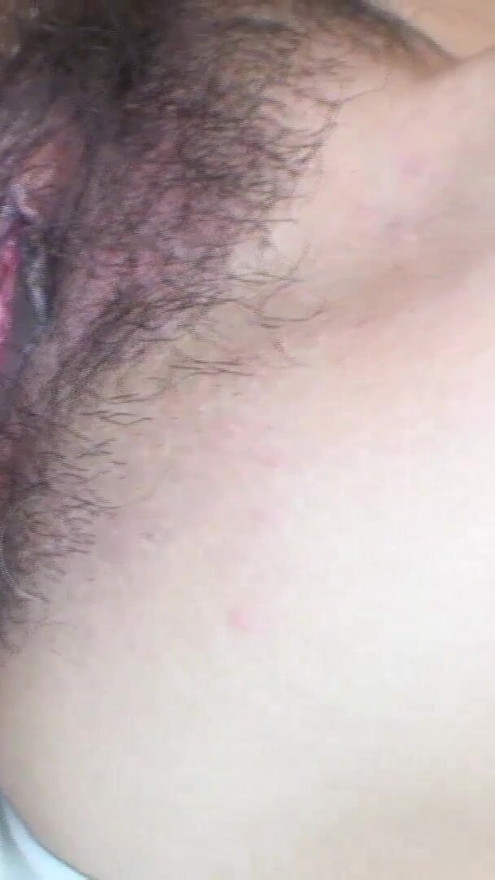 Alte asiatische milf bekommt crampie im hotel | Clip 3