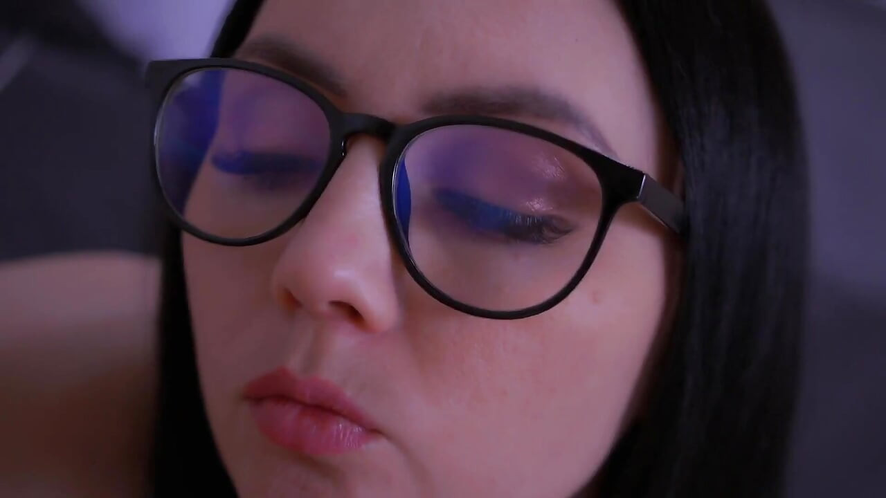 MILF Gives Blowjob Her Paramour's