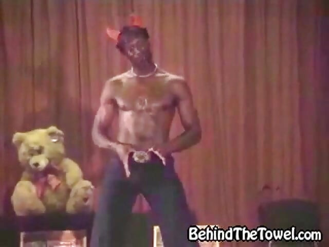 Devilishly sexy stripper preta