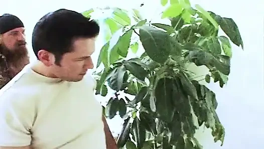 Tante sange nyepong dua kontol besar dan lanjut ngentot kontol sampai dicrot di mulut