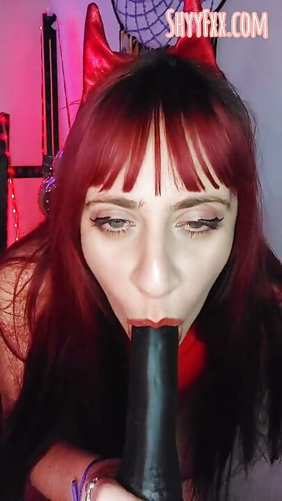 Shyyfxx, o Dia do Gusano Femdom JOI Parte 2
