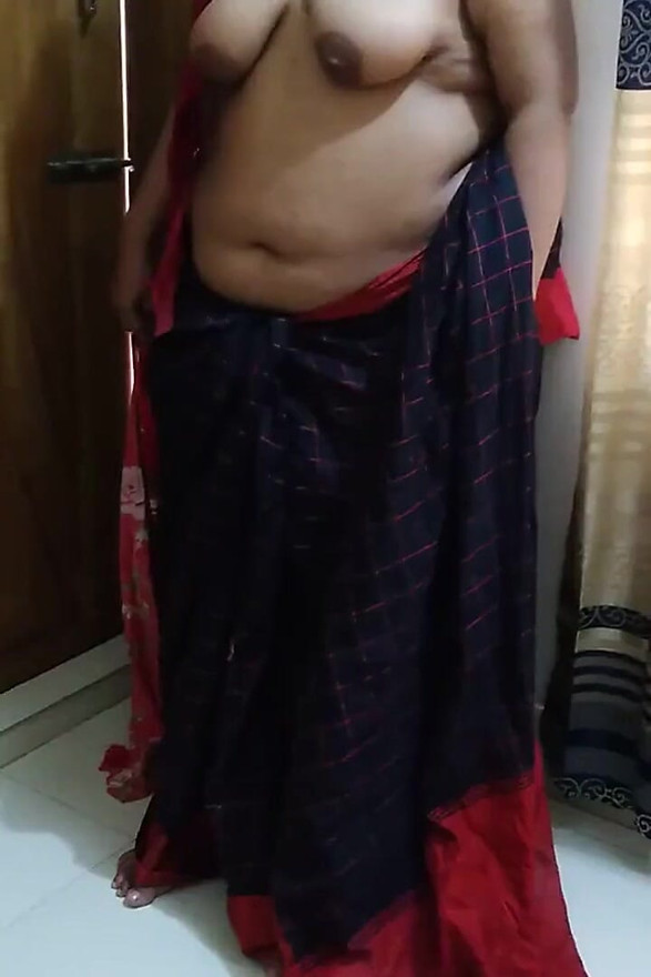 18y Old Boy Enters Teacher's Room & Fucks Madam While She Cleaning Class Room