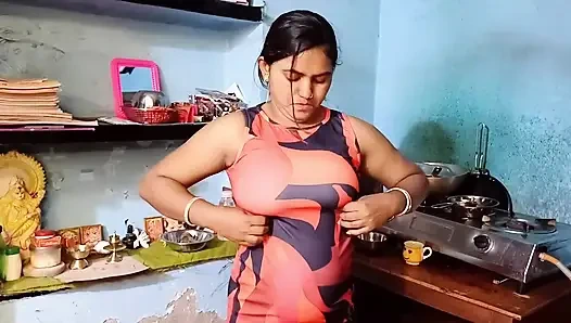 Üvey baba Hintli üvey kızıyla odada sert seks yapıyor (Mohini)