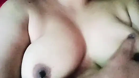 В отеле больше нет комнат? Я должен разделить постель с моей мачехой