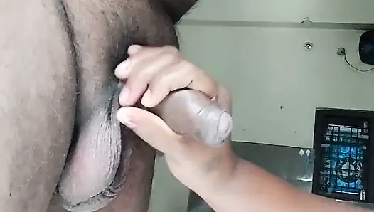 Mein mann gießte wasser in meinen mund