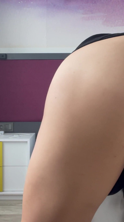 Büyük memeli Arap Khalifa otel odasında çok edepsiz bir mastürbasyon talimatı veriyor | Klip 1