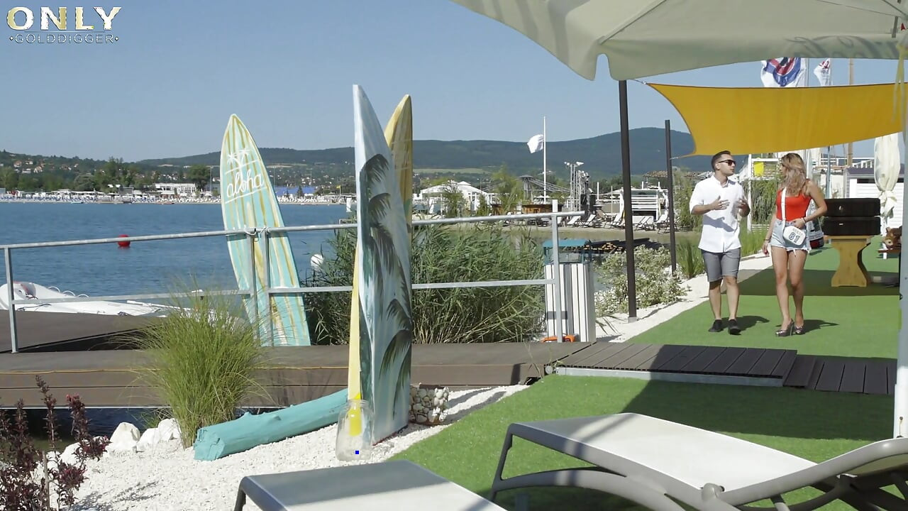 Gimme kapal layar atau kongkek, dibiakkan Viviana