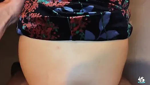 Cewek hot rambut cokelat dengan stoking ketat ini dientot habis-habisan di kamar mandi saat pesta malam tahun baru