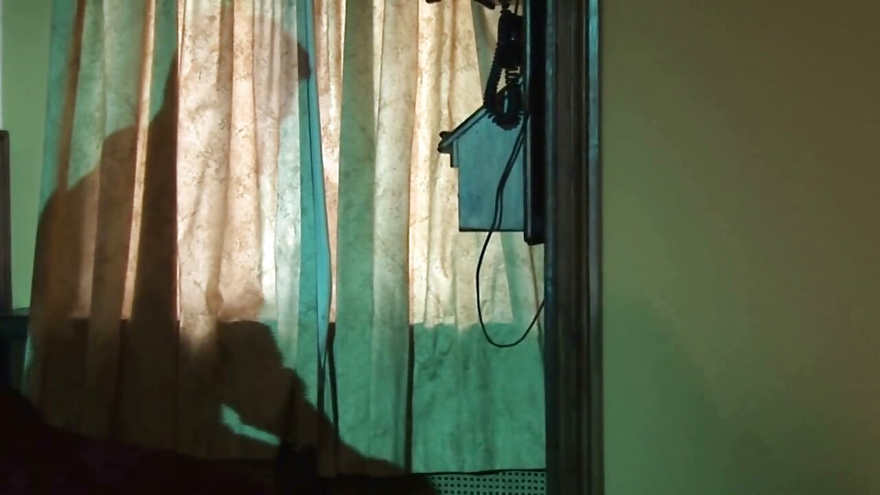 Janda-janda dengan lingerie hitam lagi asik masturbasi di lokasi pemakaman 3_busty-
