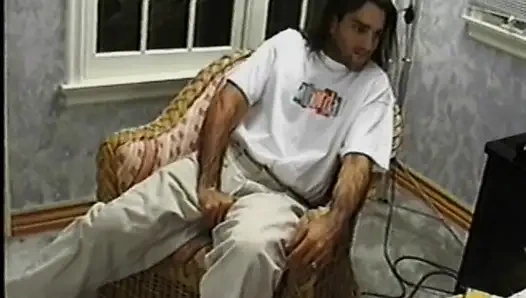 Mükemmel şekilli Fransız orta yaşlı seksi kadın yatak odasında yarağa biniyor