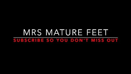Mrs Mature Feet was getting an oily foot massage when the masseuse did something very cheeky 440