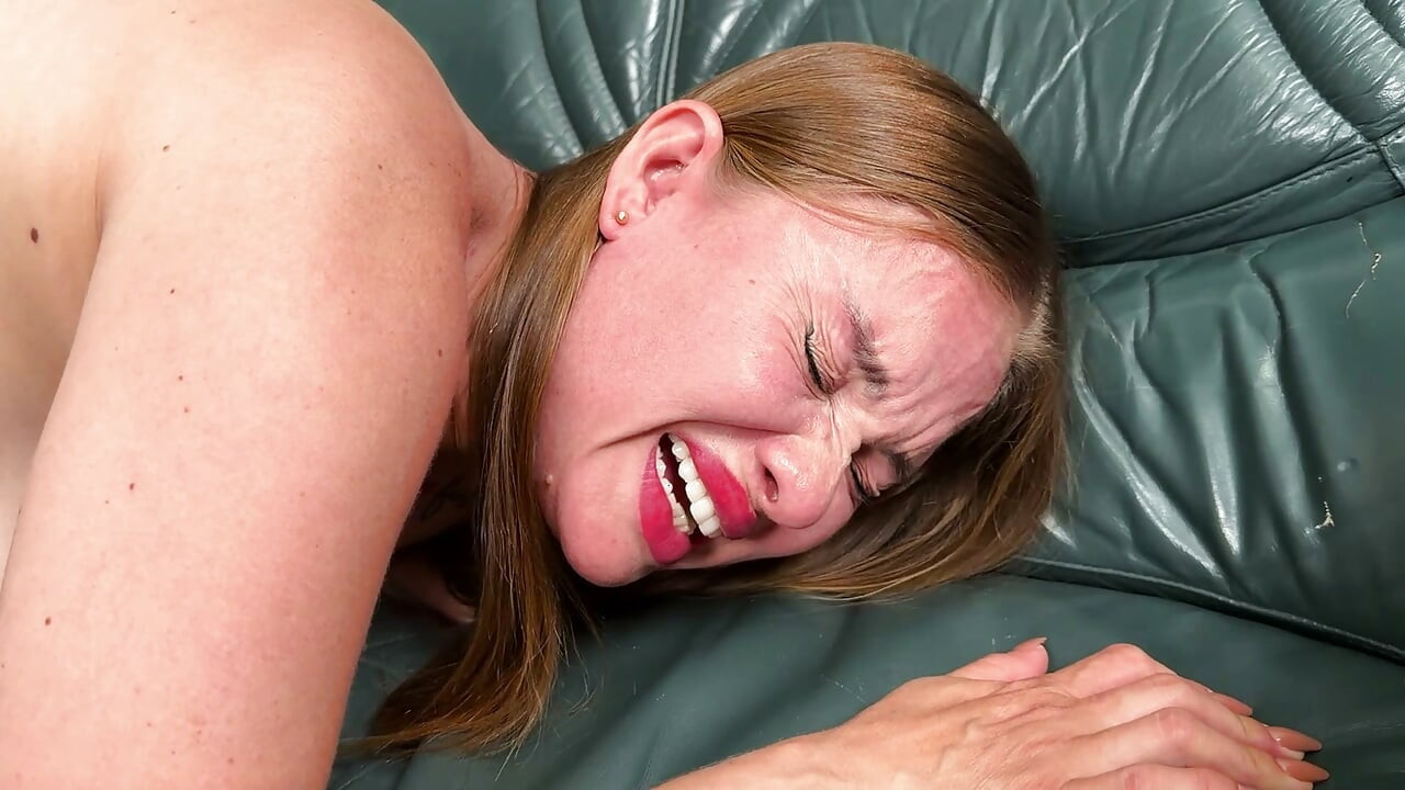 MY NEW BOYFRIEND FUCKS ME IN THE ASS ON THE LIVING ROOM COUCH