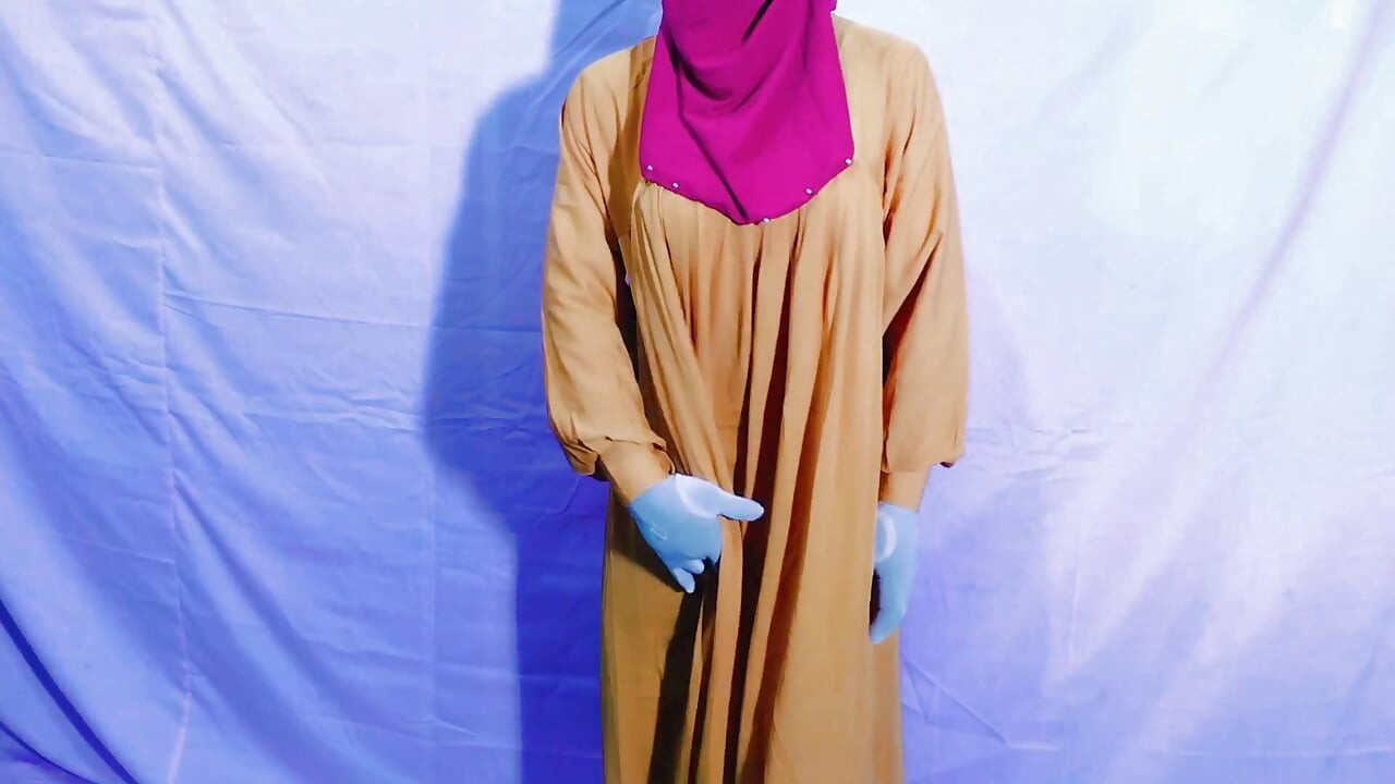 Masturbation and dirty talk by a very beautiful Bangladeshi stepmother