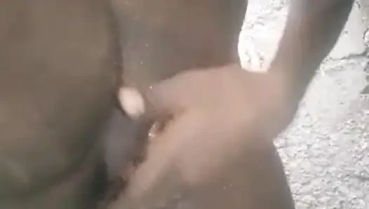 Mandi seperti biasa