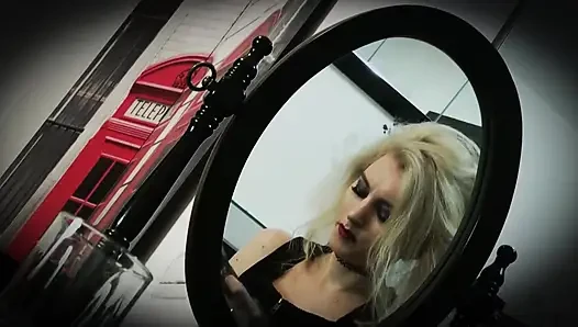 Ruhunu bir vampire sat