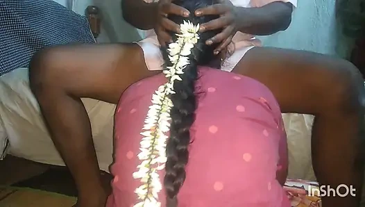 Priyanka ibu rumah tangga makan dengan pria muda