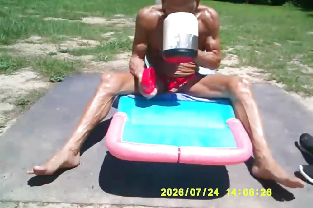 7-24-2026 TODO BIEN AHORA MI POLLA ESTÁ SACANDO EL MARRÓN ZEPPLIN TOCHIN MI POLLA EN LA PARTE TRASERA YARD.mp4