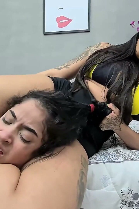 Scissorhold with Vitoria's Thick Legs