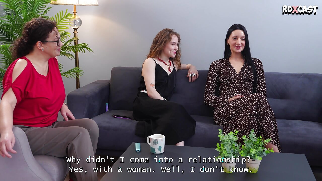Eva Tender nu se poate opri din ejaculare în timpul primului ei interviu anal dur!