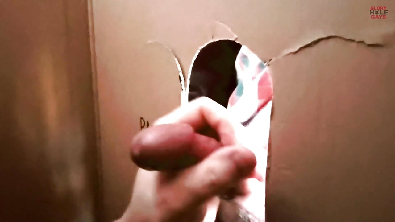 La gaura din zid - gaura din zid - gloryhole gay în aer liber