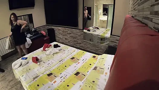 Зрелая женщина занимается сексом с молодым колумбийском мужчиной в Хебуалес