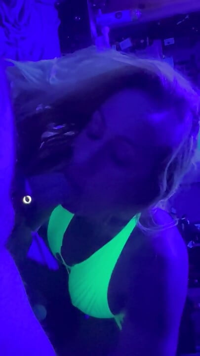 Zoey Portland Get Big Cock in Back of the Club