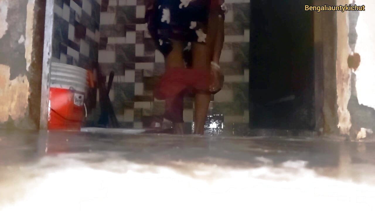 Chut mein khujali ho rahi thi isliye Naha Li