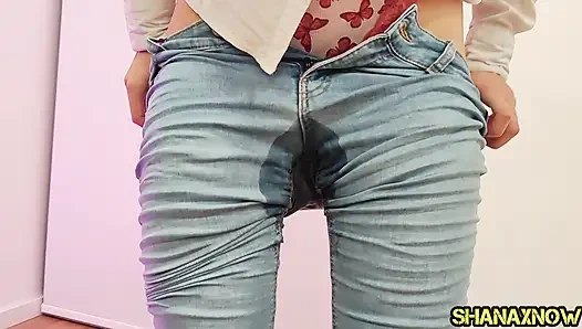 PISSING IN TIGHT BLUE JEANS SOAKED PANTIES WETTING PANTS