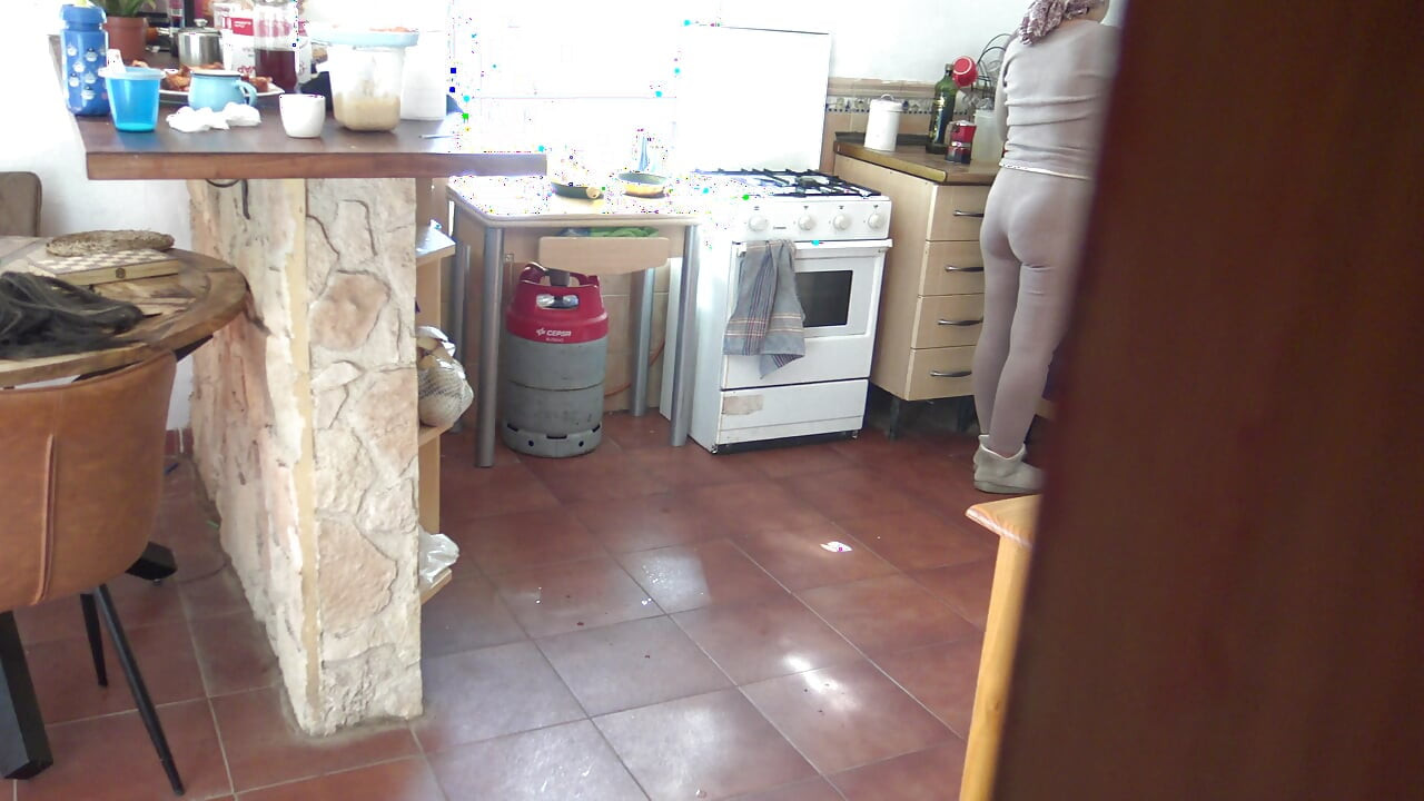 Turkish cleaning maid in Germany is SHOCKED when I flash my big cock to her.