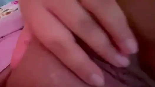 Мастурбация в любительском видео