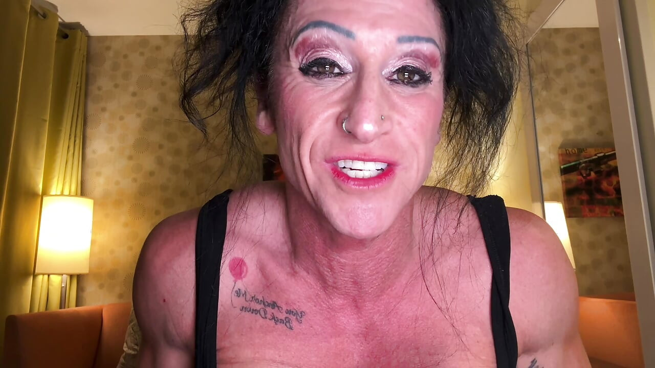 Gulp de acción de gracias: diosa Kandy festejó y te traga por su garganta
