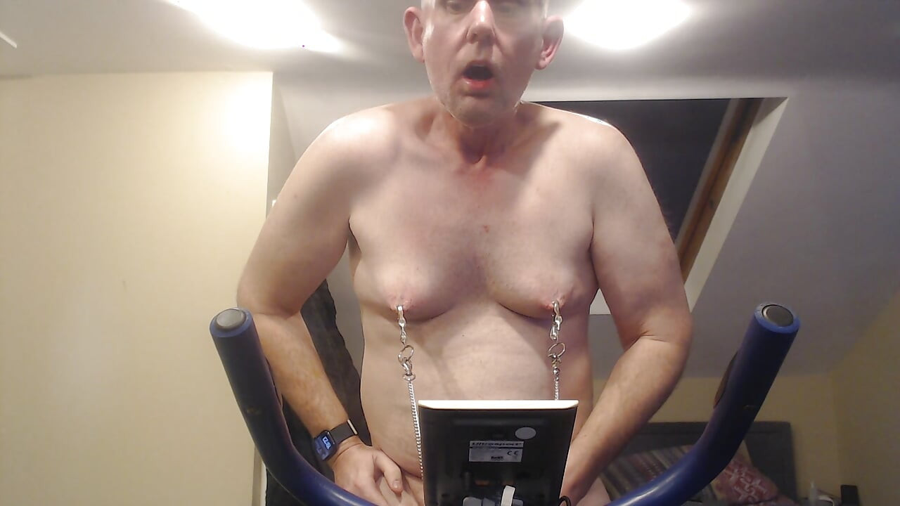 撕裂的尖刺三叶草夹住我的！