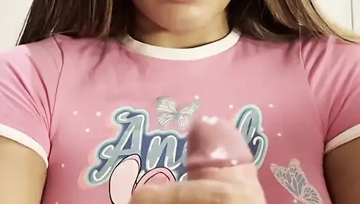 Поглаживаю намазанный маслом розовый красивый член