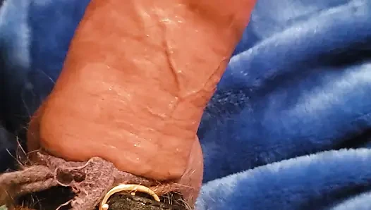 Külotumla mastürbasyon yapıyor ve vakum pompamı kullanıyorum