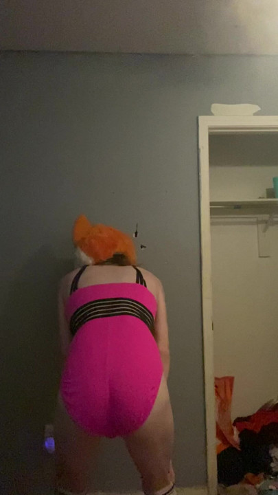 Femboy Foxxo Butt Dances For You
