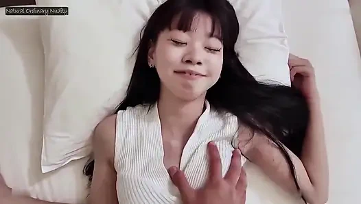 Masum itme, zihin kilidi. Devilish esthetician rahatlatıcı bir dölleme bitirişi sunuyor